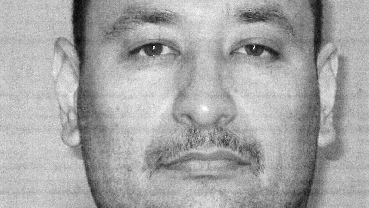 Former Customs agent pleads guilty to smuggling, taking bribes